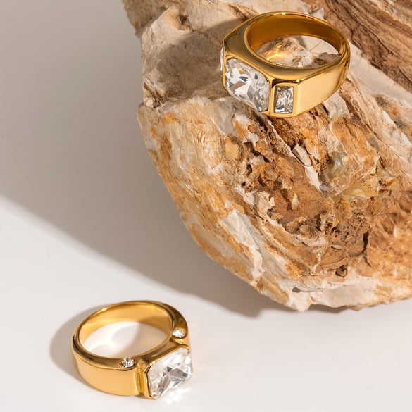 1 paio di anelli singoli da donna in acciaio inossidabile con zircone placcato oro 18 carati, serie semplice, classici e geometrici