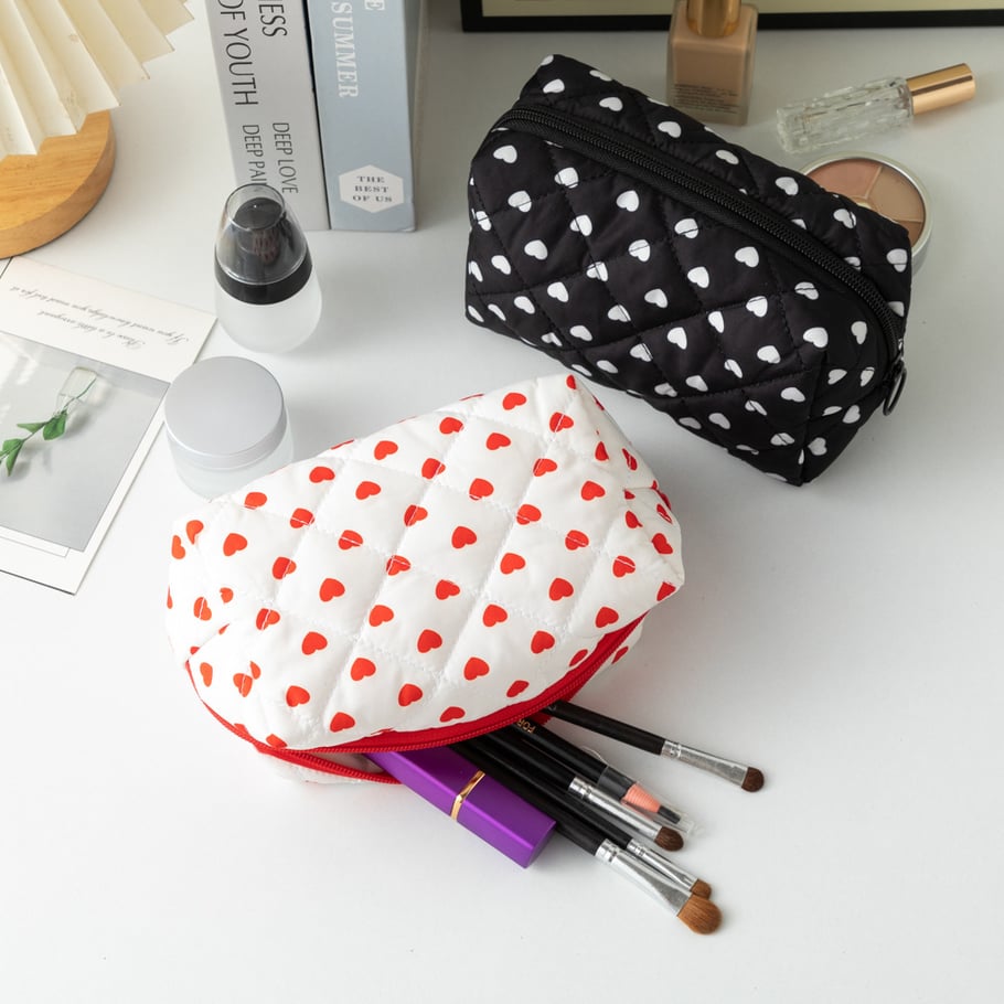 1 Piece Sweet Series Classic Heart Portable Large Capacity Toiletry With Random Printing Design Women's Cosmetic Bags Picture5