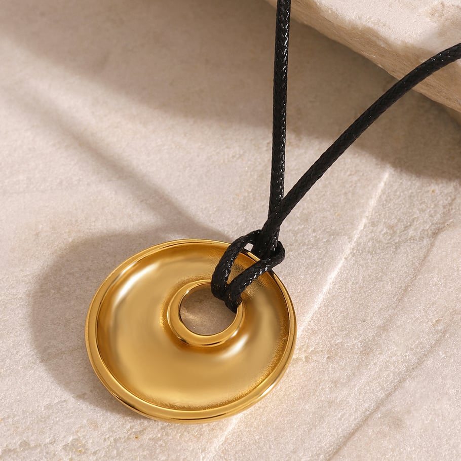 1 Stück Simple Series Einfache, einfarbige Halsketten mit Anhänger aus Edelstahl mit 18 Karat Goldbeschichtung für Damen Bild4