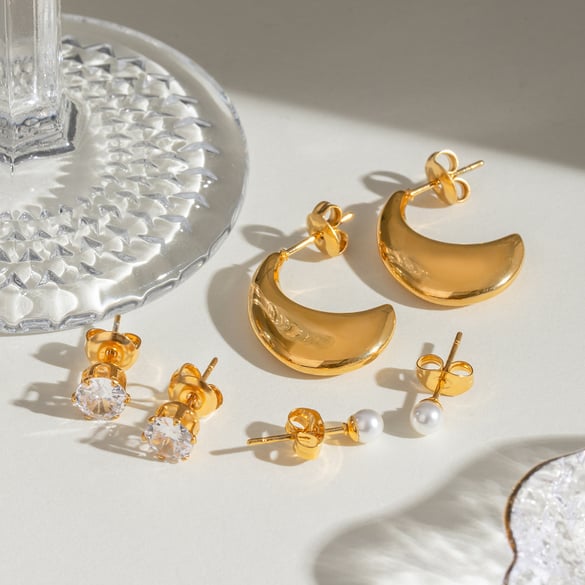 1 paire de boucles d&#39;oreilles pour femme, série simple, décontractées, soleil/lune, en acier inoxydable plaqué or 18 carats, avec perles artificielles