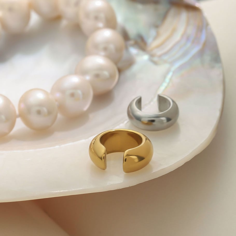 1 Paar ringförmige Ohrclips aus Edelstahl in Goldfarbe für Damen Bild3