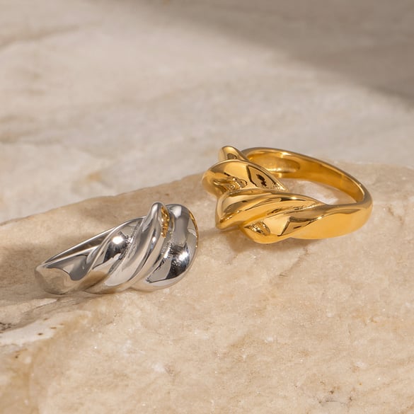 1 paire de bagues simples rétro torsadées en acier inoxydable plaqué or 18 carats pour femme