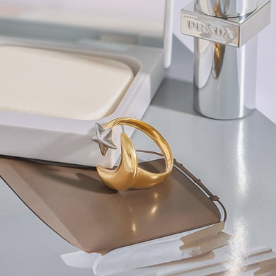Anillos individuales de acero inoxidable dorados para mujer, serie clásica de Europa y América, de 1 pieza. h5 Imagen5