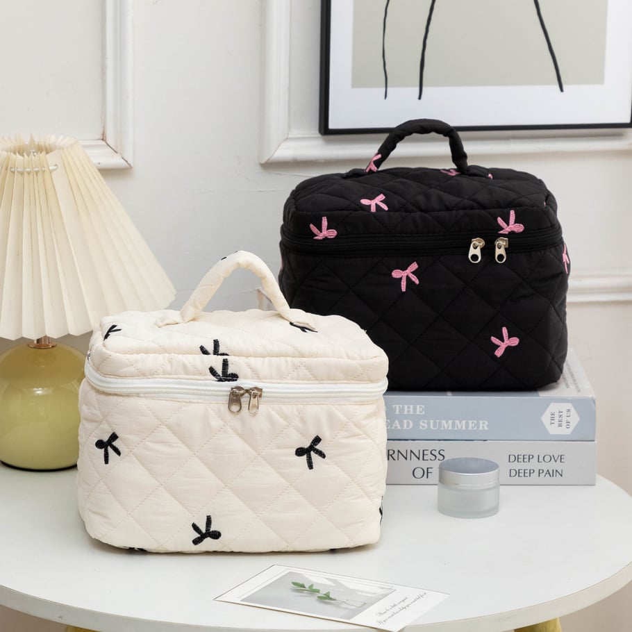 1 Piece Classic Travel Bowknot Portable Large Capacity Beauty Case With Random Printing Design Women's Quilted Cosmetic Bags Picture4
