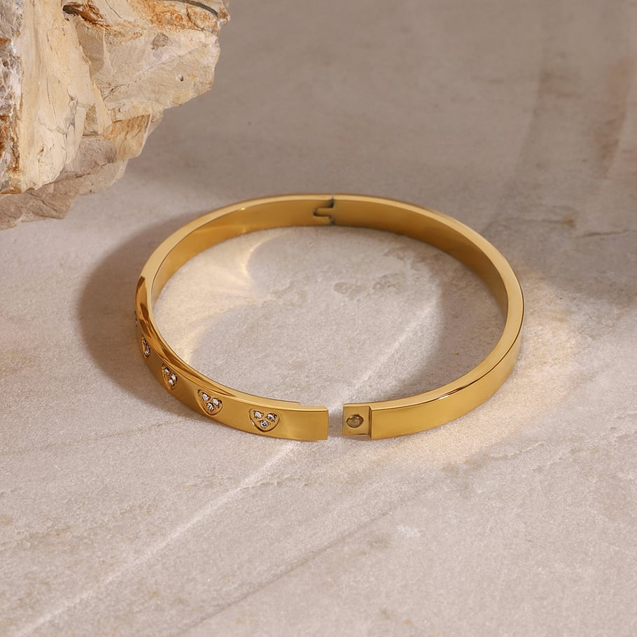 1 pieza de pulseras de acero inoxidable chapadas en oro de 18 quilates con diamantes de imitación para mujer, con forma de corazón/amor, de Europa y América. Imagen8