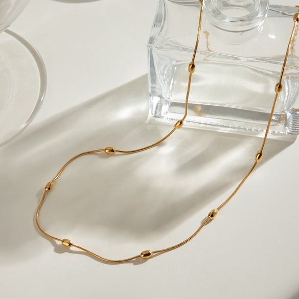 Collar de cadena para mujer de acero inoxidable chapado en oro de 18 quilates con diseño geométrico simple de serie simple de 1 pieza 2