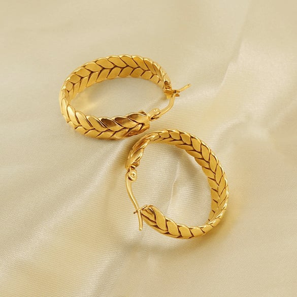 1 paar Simple Series Simple Plaid Titanium Steel 18K Gold Plated Women Hoop Earrings 2
