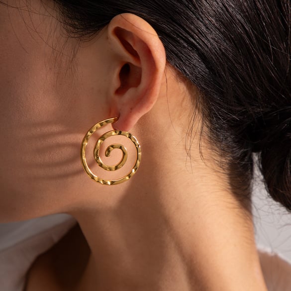 18K gouden oorbellen van roestvrij staal voor vrouwen, hamerpatroon cirkel vortex holle oorbellen, spiraal oorbellen, punk stijl titanium stalen oorbellen 2