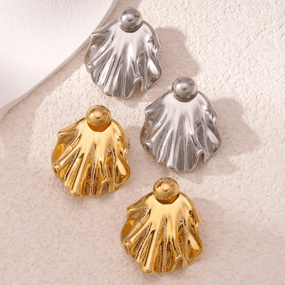 1 Pair Luxurious Series Intricate Petal Shape Titanium Steel Gold Color Women's Stud Earrings