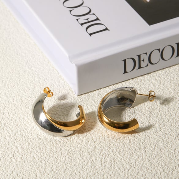 Orecchini in stile europeo e americano in acciaio inossidabile 18K in oro transfrontaliero, orecchini a forma di C abbinati, pendenti, orecchini all-match all&#39;ingrosso