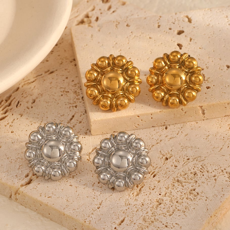 1 Pair Retro Flower 18K Gold Plated Stud Earrings Picture3