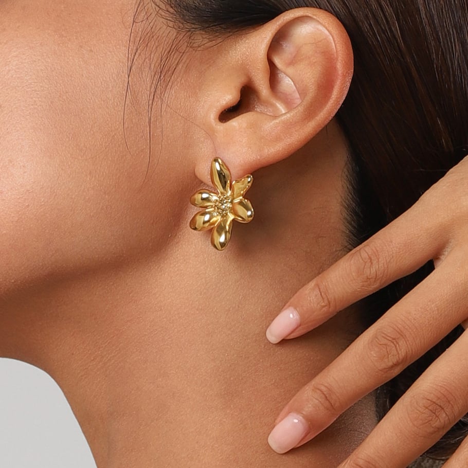 1 Paar Simple Series Retro Flower Edelstahl 18 Karat vergoldete Damen-Ohrstecker Bild3