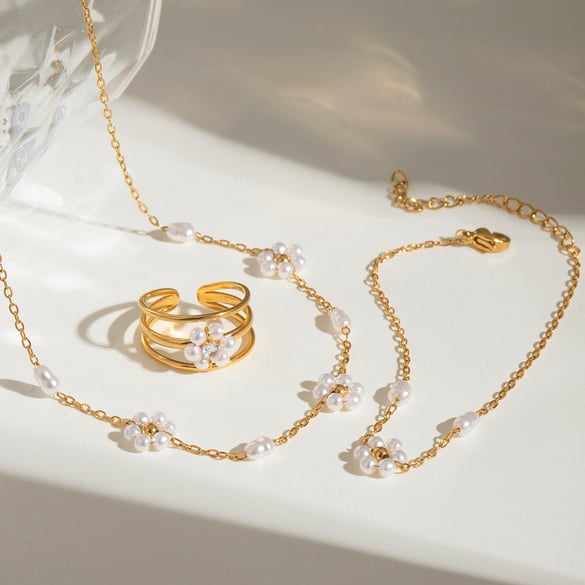 1 paar romantische serie zoete bloemen roestvrij staal 18K vergulde kunstmatige parel dames oorbellen set 2