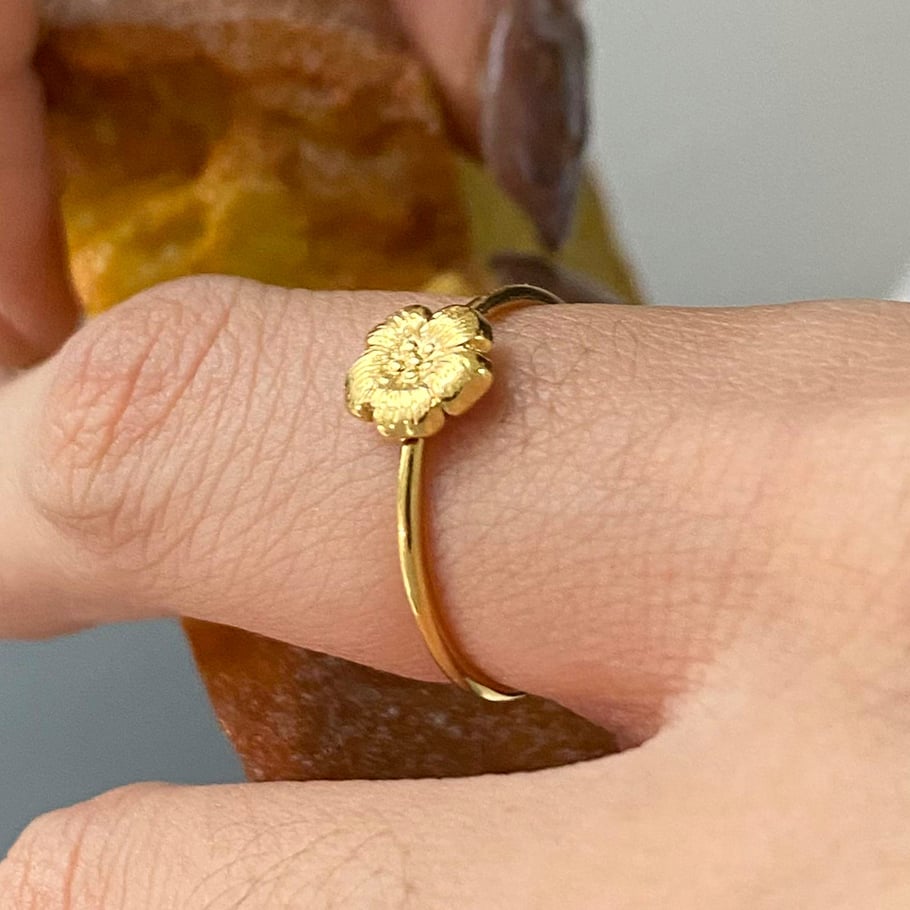 1 pezzo di lusso serie Ins stile fiore in acciaio inossidabile color oro anello da donna set Immagine9