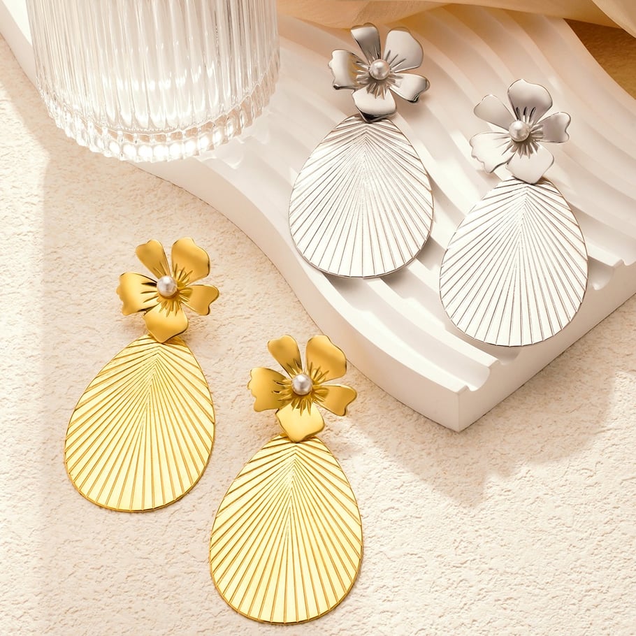 1 Pair Lustrous Series Elegant Flower Droplet Shape Titanium Steel Gold Color Women's Drop Earrings Picture5