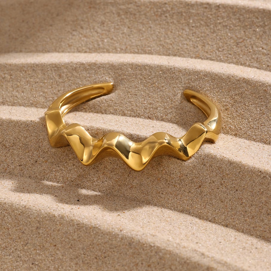 Bracelet ouvert en acier inoxydable à ondulations brutes en or 18 carats d&#39;Amazonie européenne et américaine Bracelet en acier titane à ondulations brutes de célébrités Internet nord-américaines Image2