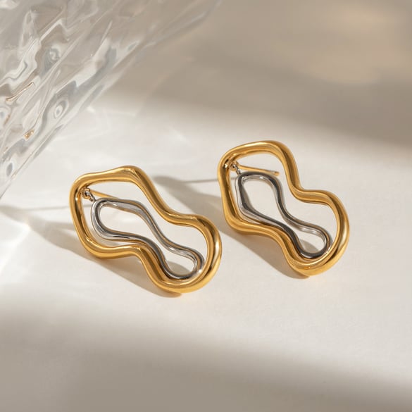 1 paire de boucles d&#39;oreilles à tige annulaires simples en acier inoxydable plaqué or 18 carats pour femme 2