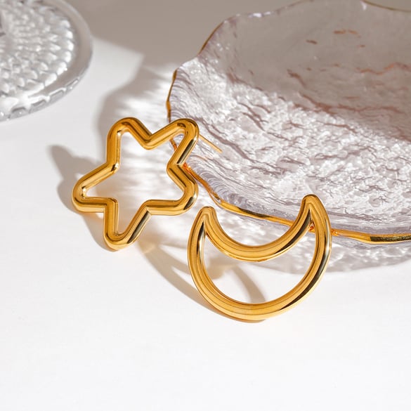 1 Pair Minimalist Series Classic Moon & Star Stainless Steel Gold Color Women's Stud Earrings 2