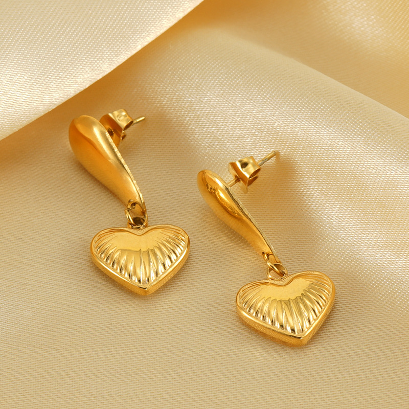 1 Pair Light Luxury Fashion All-match Love Earrings 18K Gold Stainless Steel Retro Heart-shaped Textured Earrings Women's Pendant Earrings Picture8