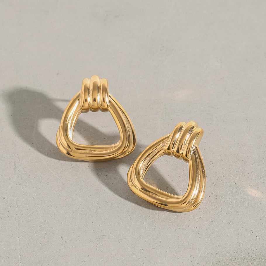 1 par de pendientes triangulares de acero inoxidable dorados de estilo europeo y americano para mujer. Imagen9