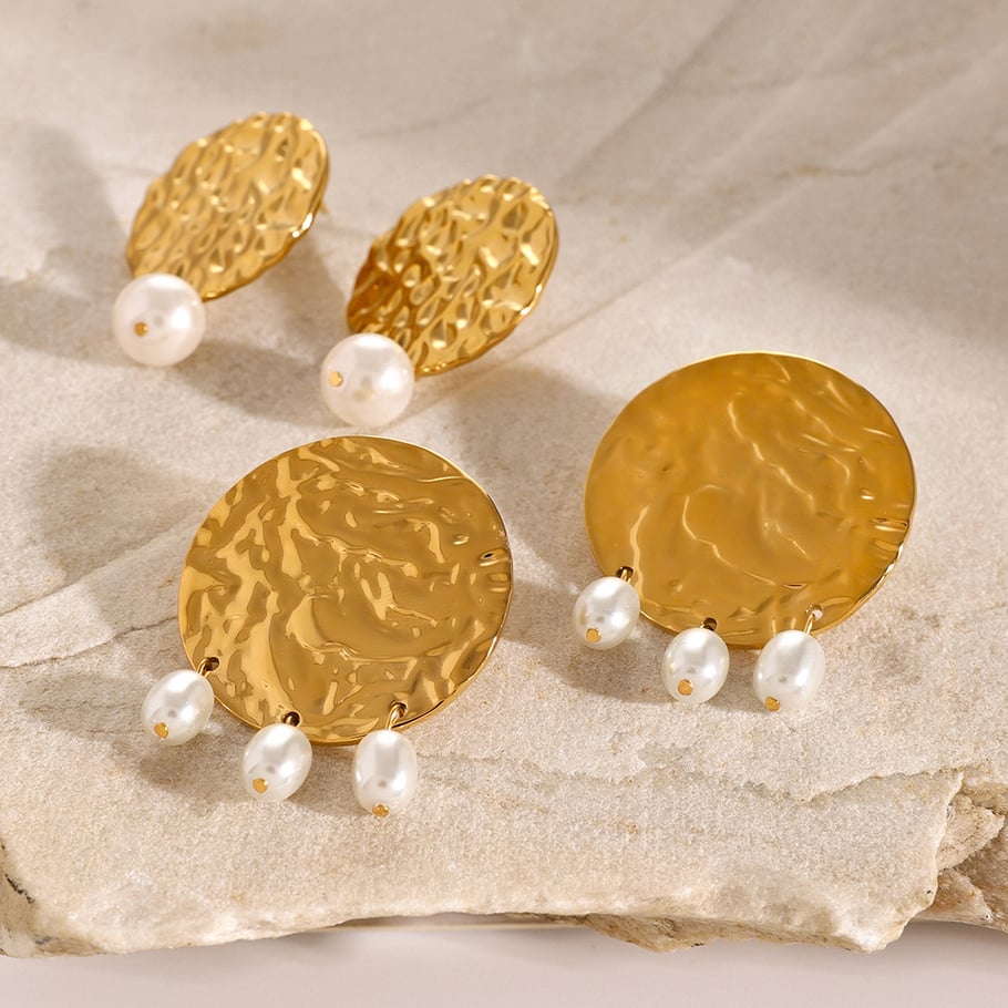 1 Paar Persönlichkeitsstil 18 Karat Gold Edelstahl Große runde gehämmerte ovale Perlenohrringe Trendy Schmuck Damen-Anhängerohrringe Bild4