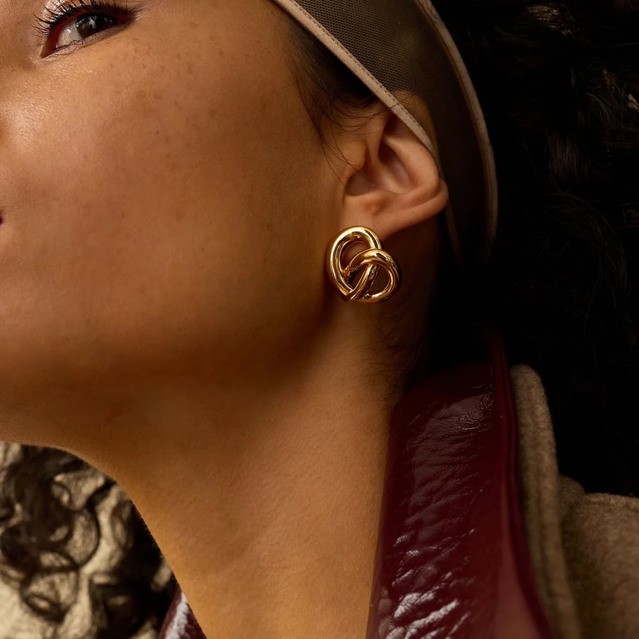 1 par de pendientes de botón de acero inoxidable dorados con forma de corazón y amor de Europa y América para mujer Imagen8