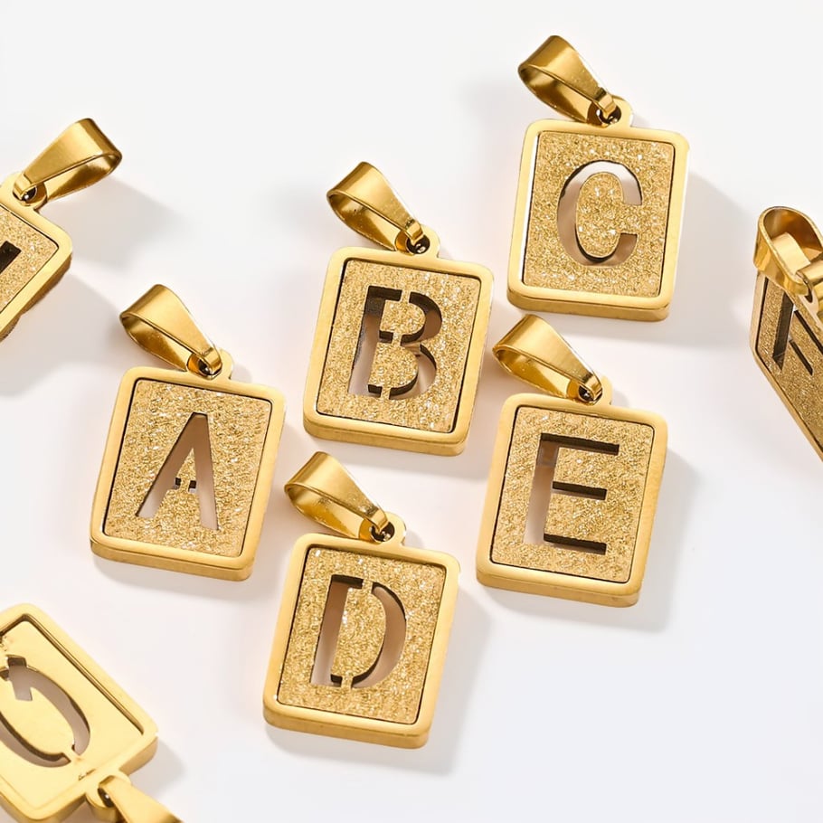 1 Paar Simple Series Simple Letter Titanstahl 18 Karat vergoldete Unisex-Anhänger Bild2