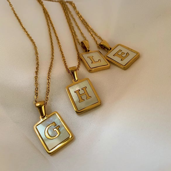 1 Piece Simple Commute Style Letter Stainless Steel 18K Gold Plated Inlay Shell Women's Pendant Necklaces