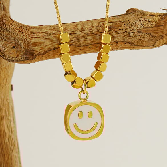 1 Piece Simple Series Classic Daily Smile Round Gold Color Women's Pendant Necklace