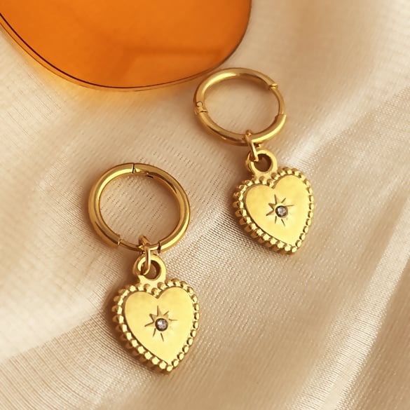 1 Pair Charming Series Retro Exquisite Heart Shape Stainless Steel Gold Color Women's Drop Earrings
