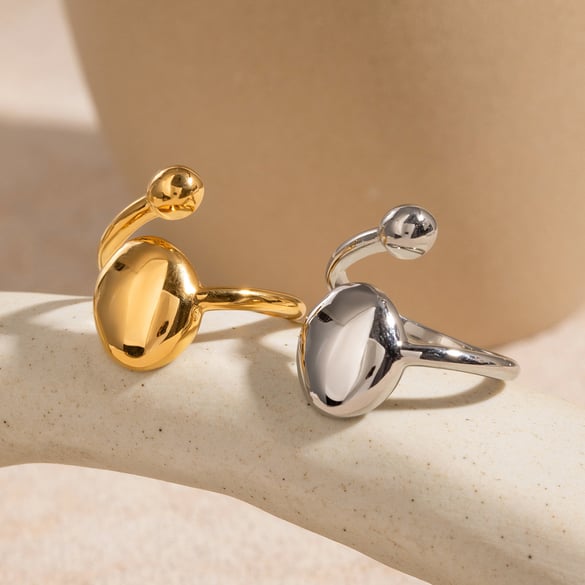 1 par de anillos ajustables para mujer de acero inoxidable chapado en oro de 18 quilates con diseño geométrico simple.