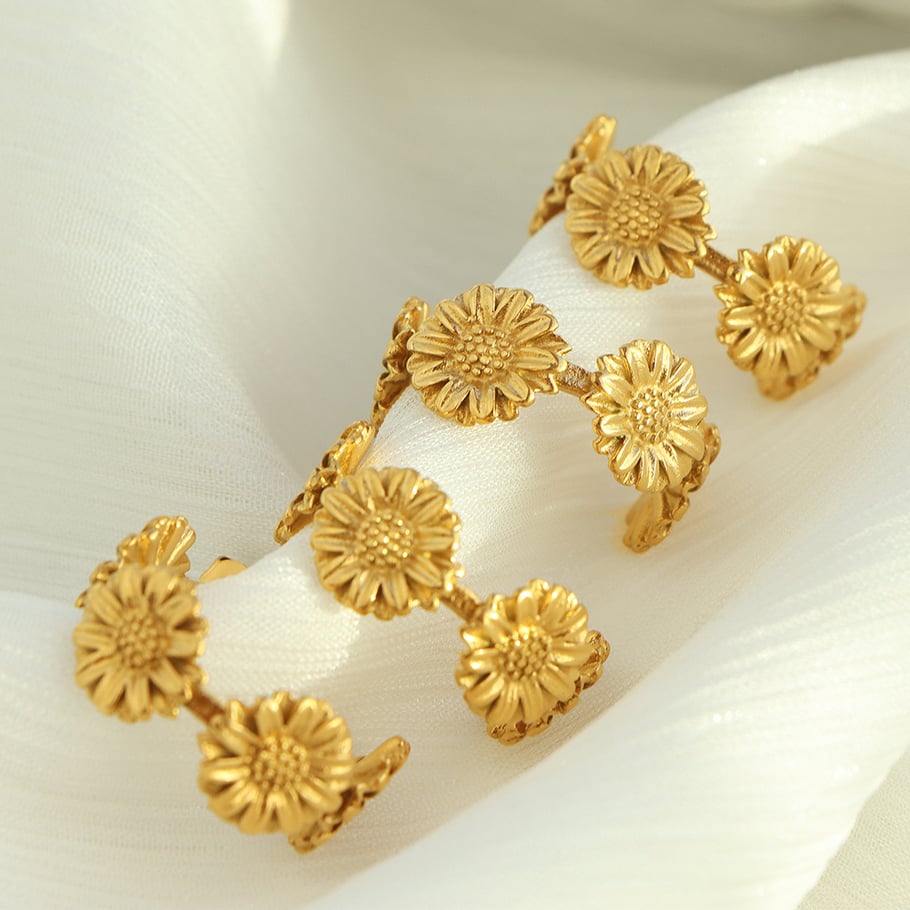 1 Pair Romantic Series Retro Flower Stainless Steel 18K Gold Plated Women Hoop Earrings Picture3