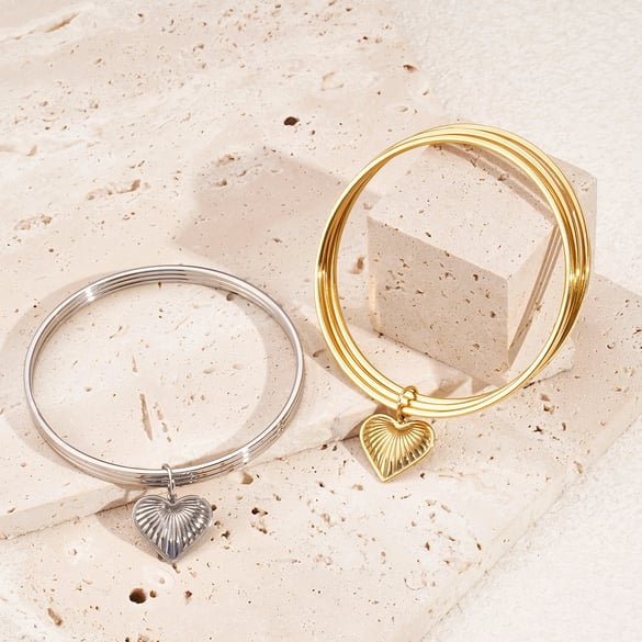 1 pieza de pulseras de mujer de acero inoxidable color dorado con diseño de corazón romántico 2