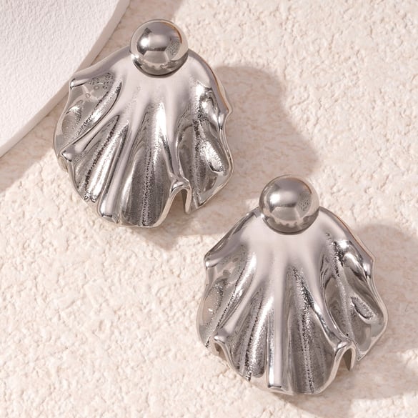 1 Pair Luxurious Series Intricate Petal Shape Titanium Steel Gold Color Women's Stud Earrings 2