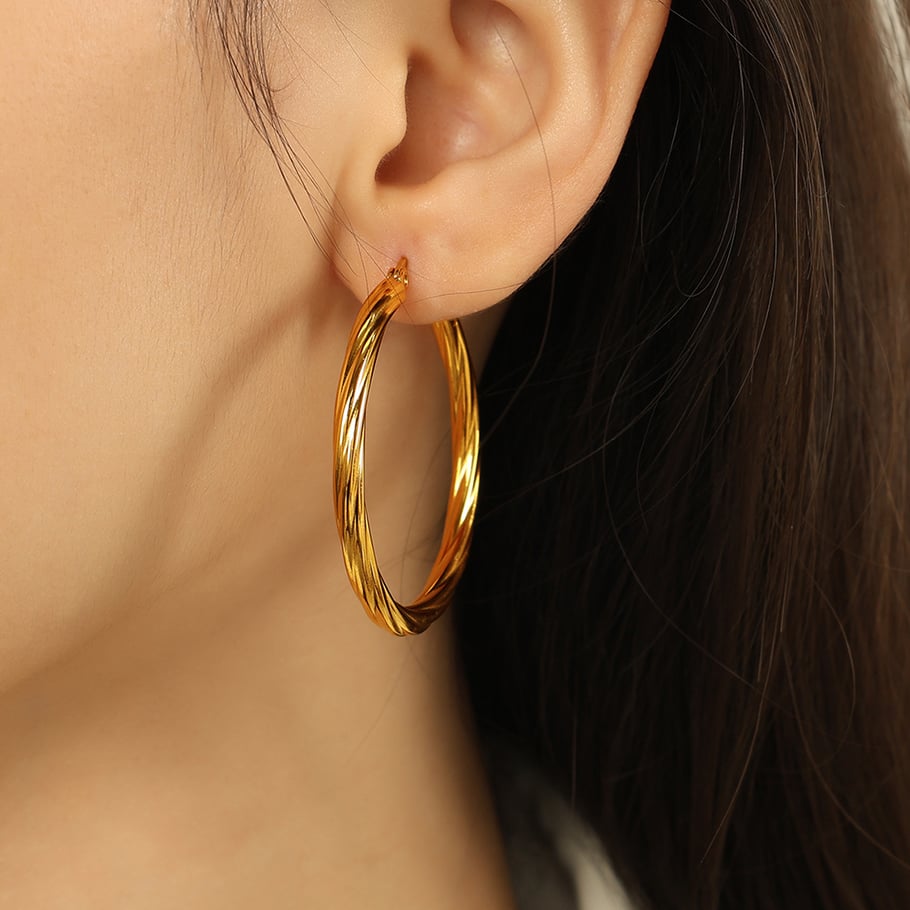1 Paar Creolen der Classic-Serie, elegant, geometrisch, Titanstahl, 18 Karat vergoldet, für Damen Bild6