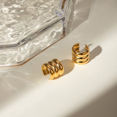 Europäische und amerikanische grenzüberschreitende INS-Stil Nischenpersönlichkeit kreative 18 Karat Gold Edelstahl dreischichtige breite Ohrclip-Ohrringe Schmuck Großhandel h5 Bild3