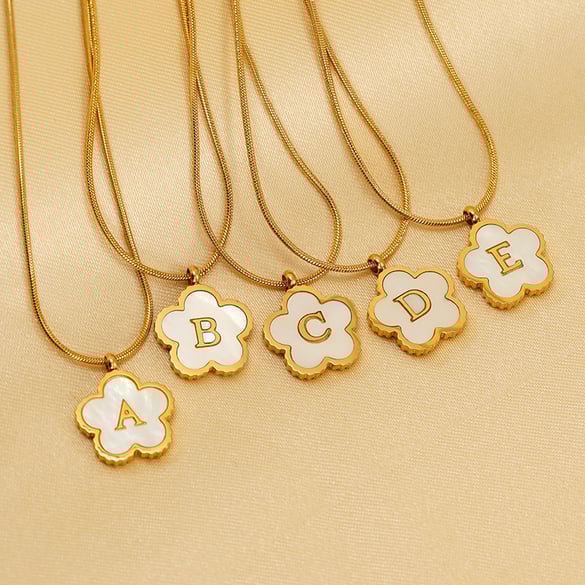 1 Piece Simple Hign-end Style Five-leaf Clover Shape Stainless Steel 18K Gold Plated Inlay Shell Women's Pendant Necklace 2