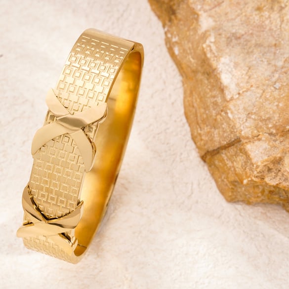 1 stuk Eenvoudige serie Klassieke letter Roestvrij staal Goudkleurige damesarmbanden