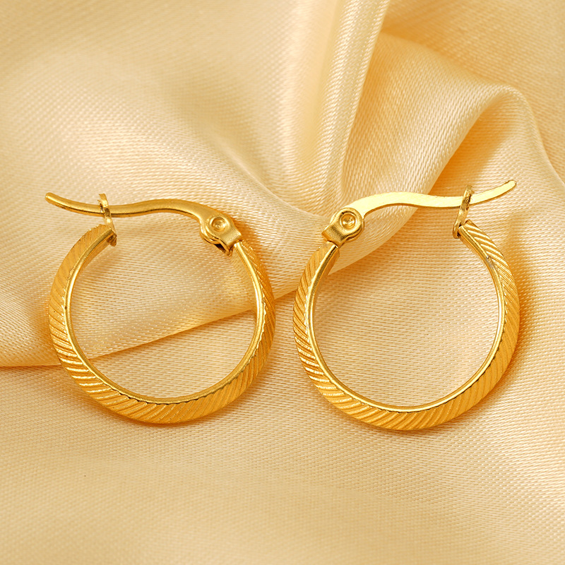1 Pair Simple Cool Style Striped Ring Shape Stainless Steel 18K Gold Plated Women's Hoop Earrings Picture3