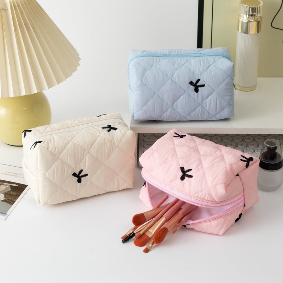 1 Piece Classic Travel Bowknot Lightweight Large Capacity Pouch With Random Printing Design Women's Quilted Cosmetic Bags Picture4