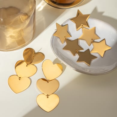 Europäische und amerikanische grenzüberschreitende INS-Stil Nischendesign Temperament 18 Karat Gold Edelstahl dreischichtige glatte Herzohrringe Ohrringe für Frauen h5 Bild3