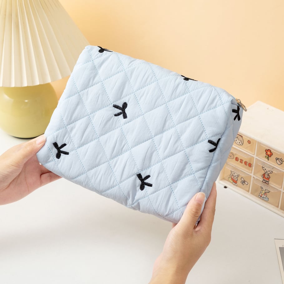 1 Piece Classic Travel Bowknot Portable Large Capacity Beauty Case With Random Printing Design Women's Quilted Cosmetic Bags Picture7