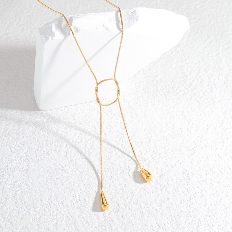Collier avec pendentif simple et décontracté en acier inoxydable plaqué or 18 carats pour femme Image2