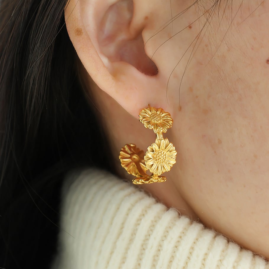1 Pair Romantic Series Retro Flower Stainless Steel 18K Gold Plated Women Hoop Earrings Picture4