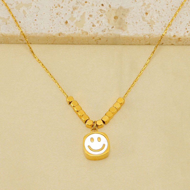 1 Paar INS Stil 18K kleine Zuckerwürfel Halskette weibliche Nischendesign Titan Stahl Mode Smiley Gesicht Anhänger Schlüsselbein Kette weibliche Anhänger Halskette Bild9
