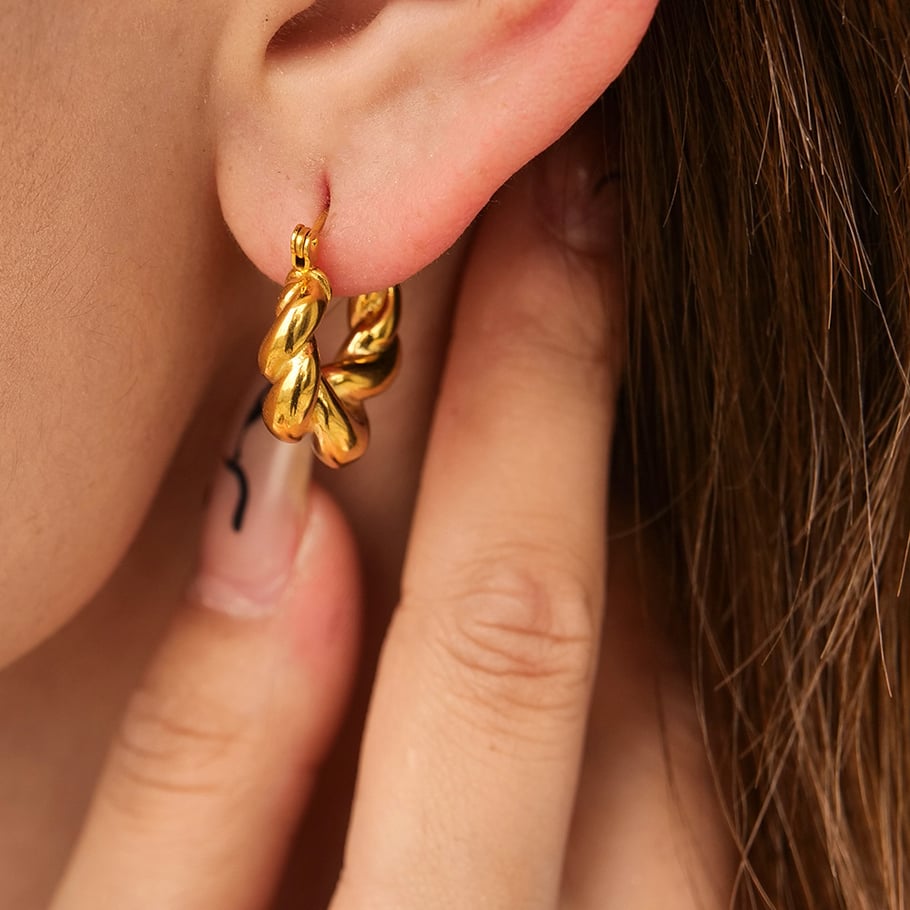 1 par de pendientes de aro de acero inoxidable anulares de color dorado para mujer, serie clásica de Europa y América Imagen7