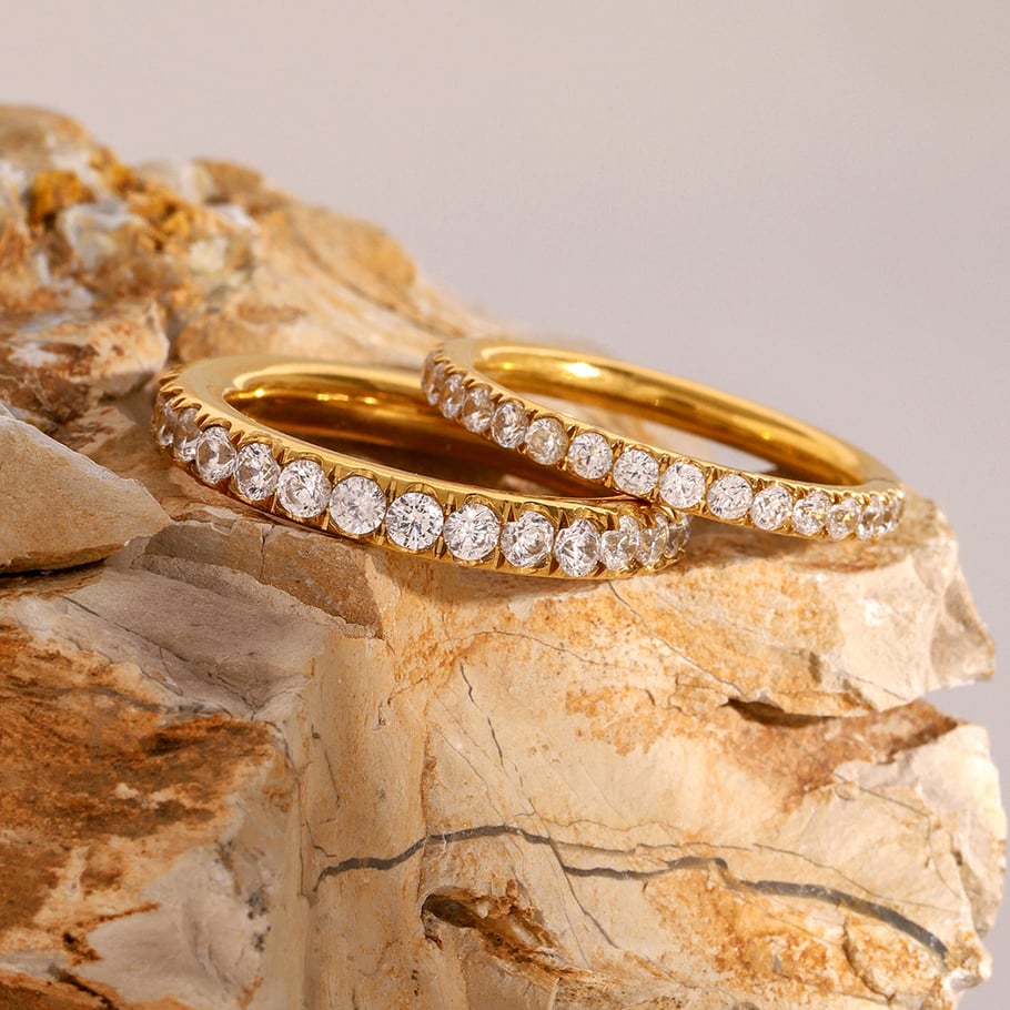 1 Paar Simple Series Klassischer einfarbiger Edelstahl 18 Karat vergoldeter Strass Damen Einzelring Bild4