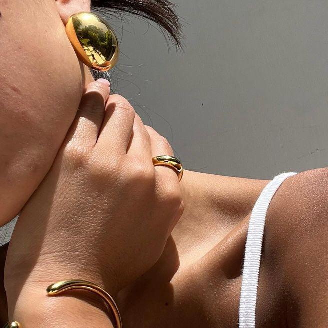 1 par de pendientes de botón de acero inoxidable irregulares de color dorado para mujer, serie simple, Europa y América Imagen12