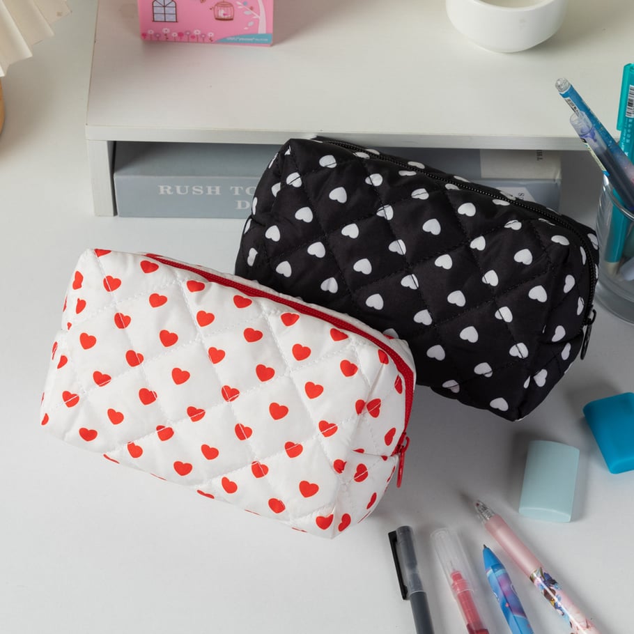 1 Piece Sweet Series Classic Heart Portable Large Capacity Toiletry With Random Printing Design Women's Cosmetic Bags Picture4