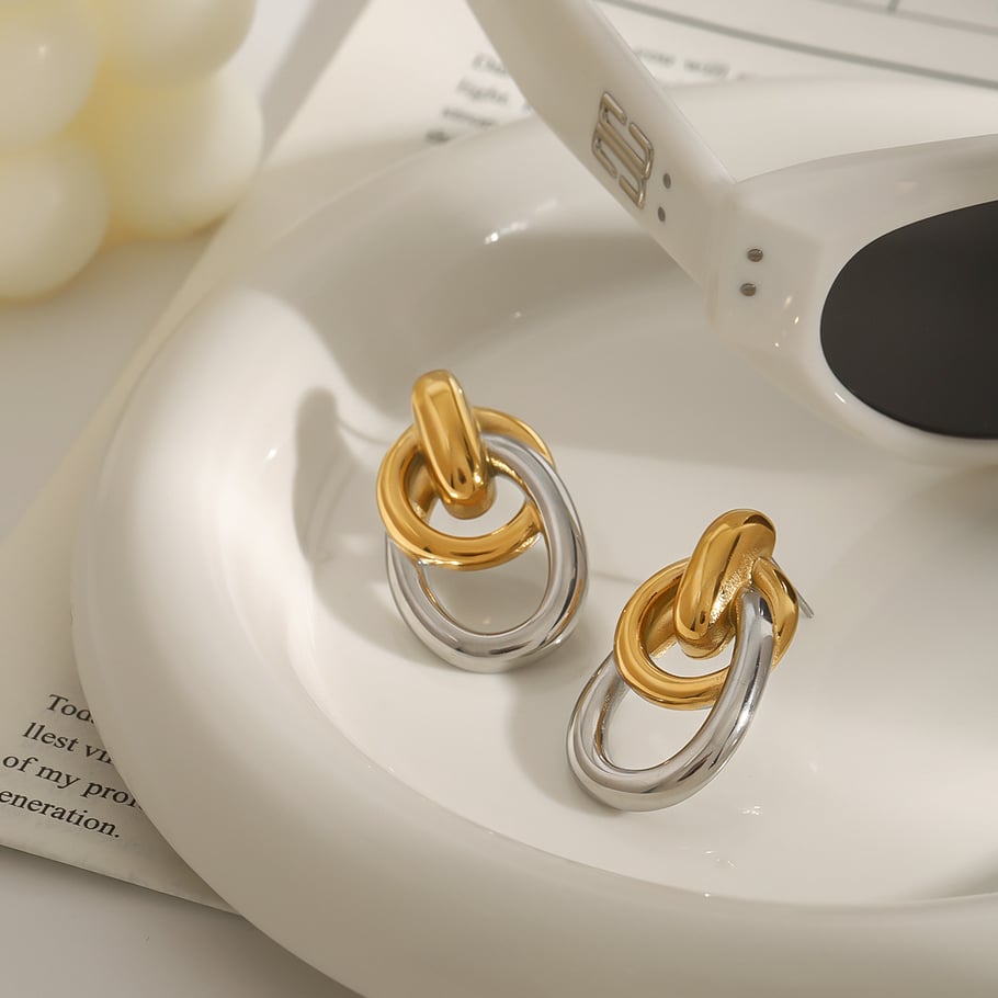 1 par de pendientes anulares de acero inoxidable dorados de serie simple para mujer Imagen4